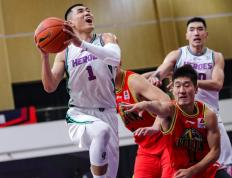 乐鱼体育app-山东队险胜江苏队，戈贝尔统治全场